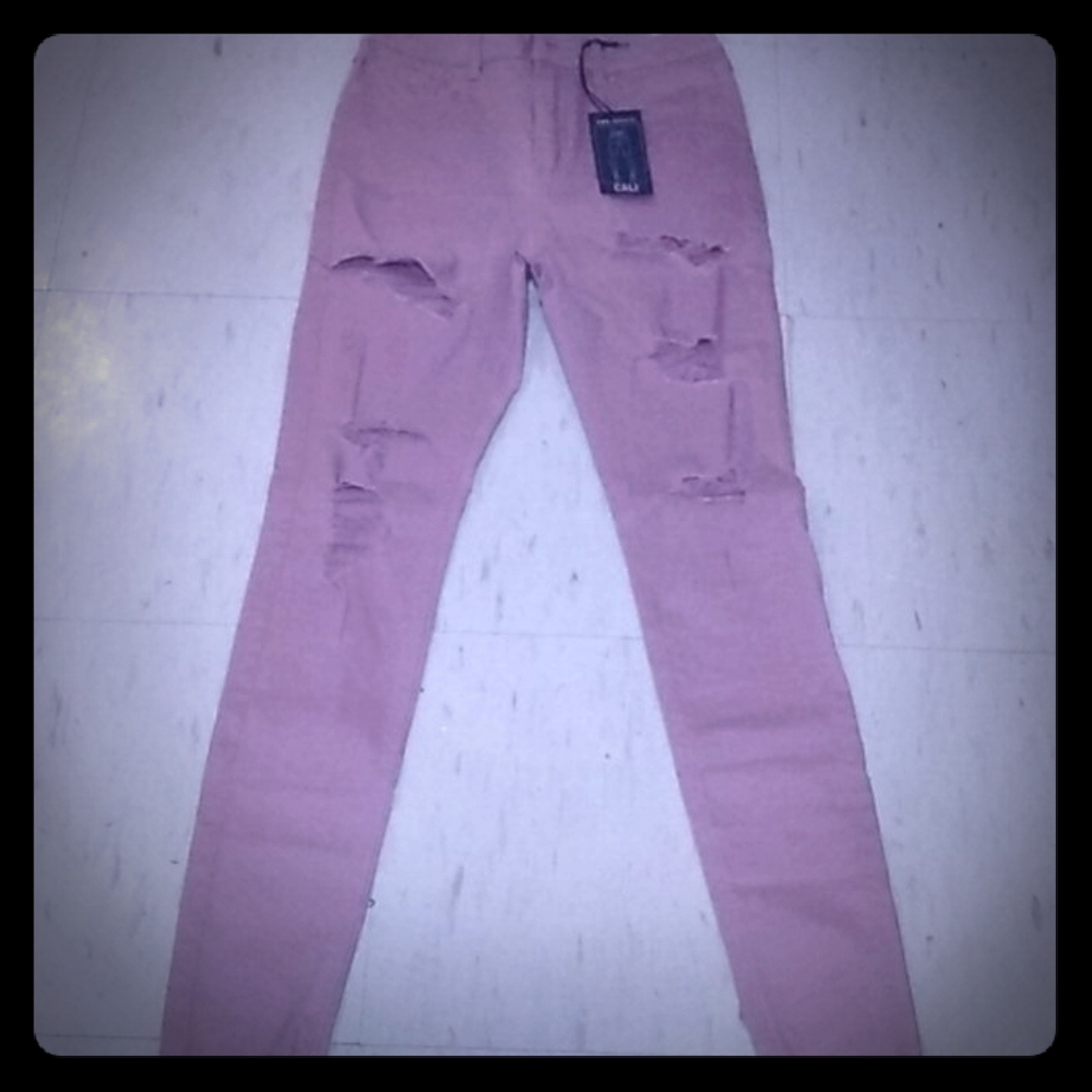 3/$20 - Cali Mauve ripped jeans
